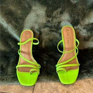 Wild Pair Lenore Citron 9.5 M strappy sandal